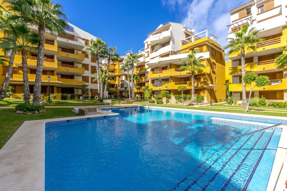 Coastal Elegance: 3-Bed Apartment 100m from the Sea with Communal Pools and Security