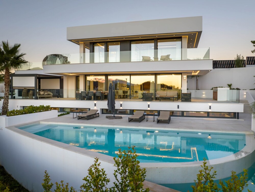 Serenity Defined: 4-Bed Villa in Nueva Andalucia, Marbella
