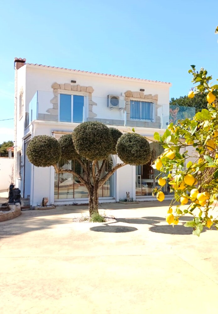 4-Bed Rustic Villa with Large Plot in Busot, Alicante