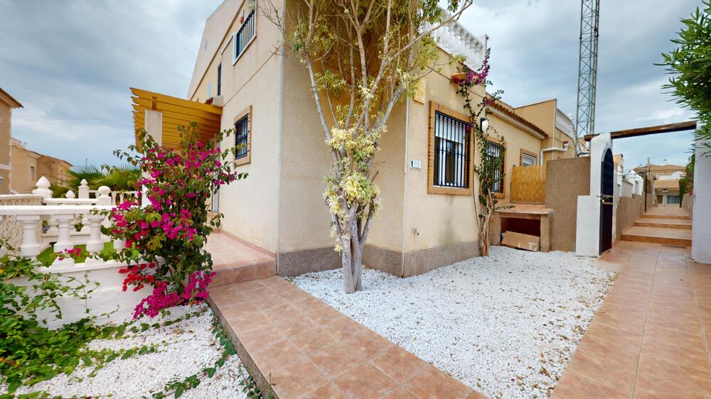3-Bed Fully Renovated Townhouse in Blue Lagoon, Villamartin