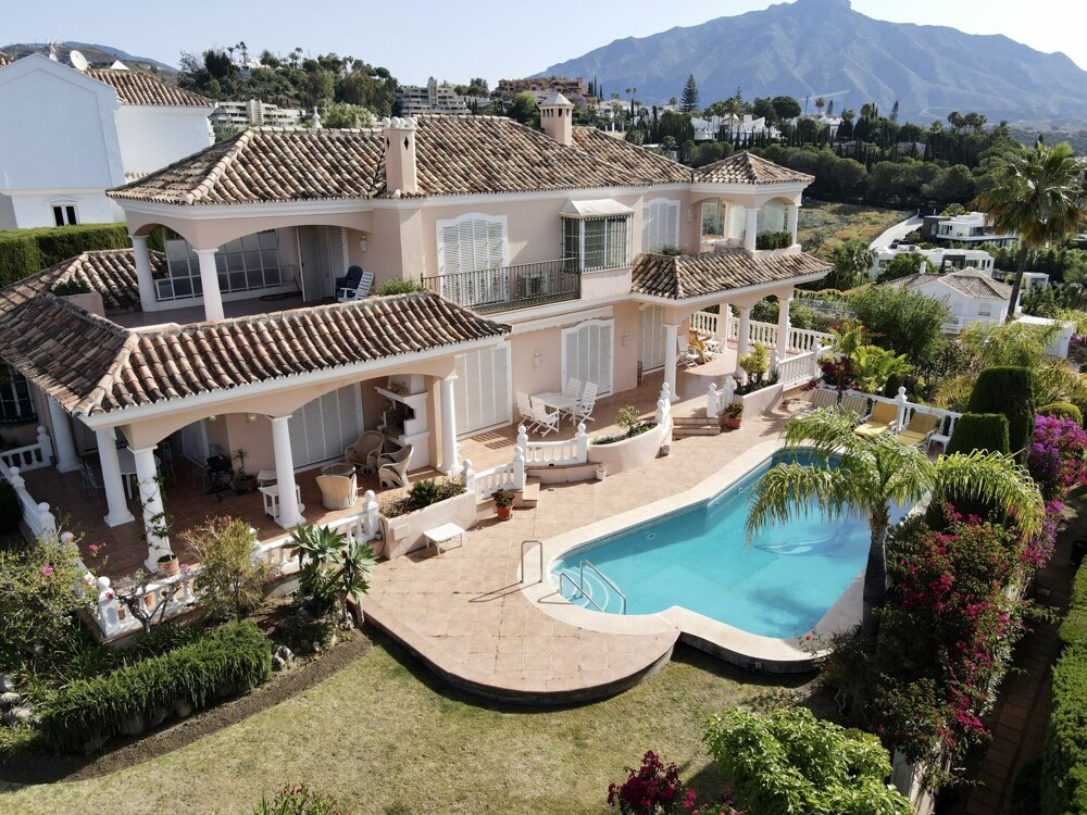 5-Bed Villa in Los Naranjos, Marbella